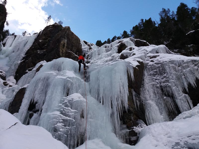 Corso base di cascate di ghiaccio 2022