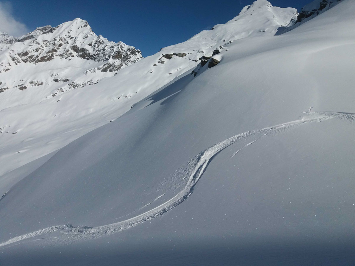 Traversata Cervinia – Zermatt (AO), Porta Nera con gli sci.