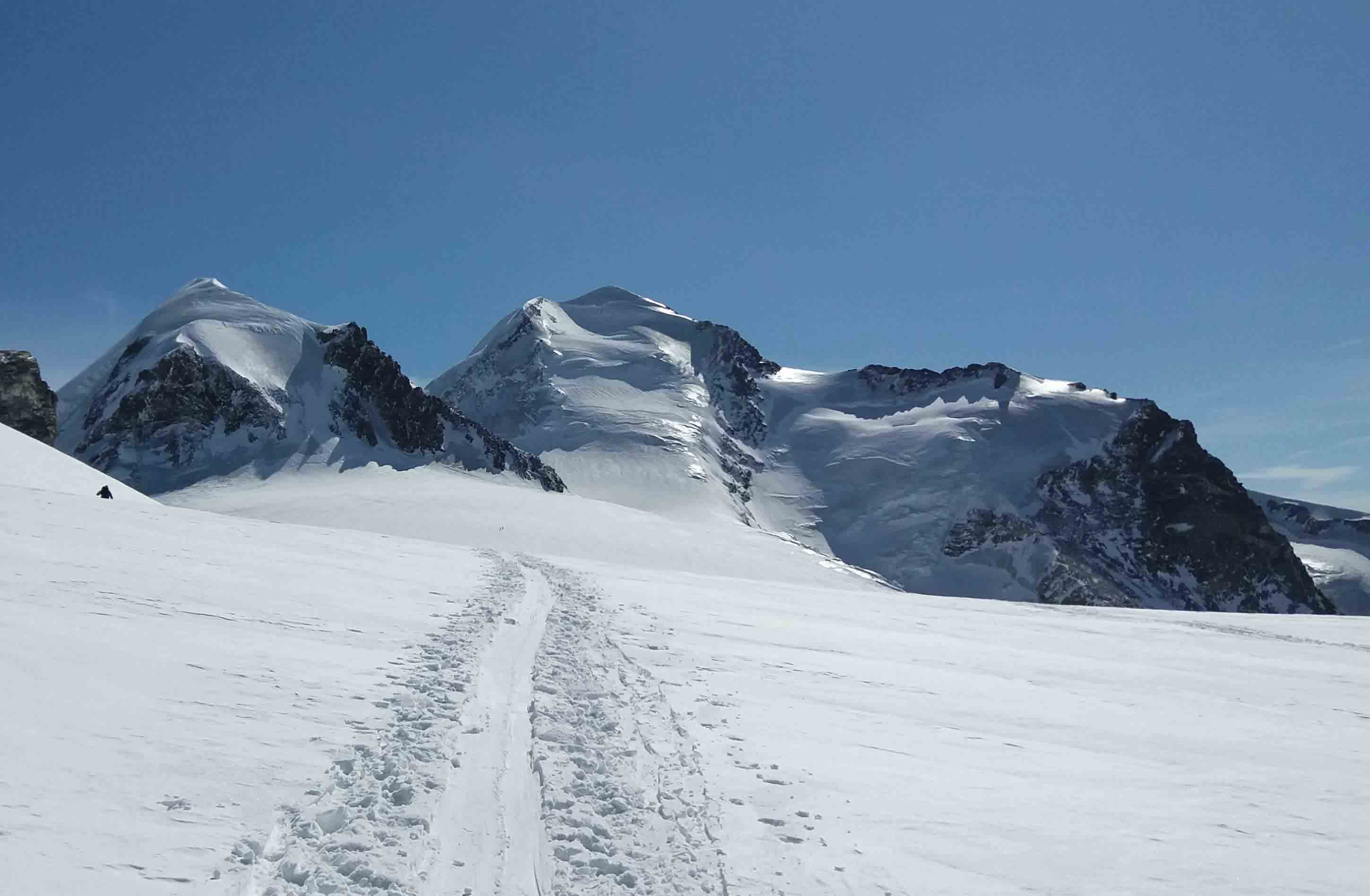 Traversata Cervinia – Zermatt (AO), Porta Nera con gli sci.